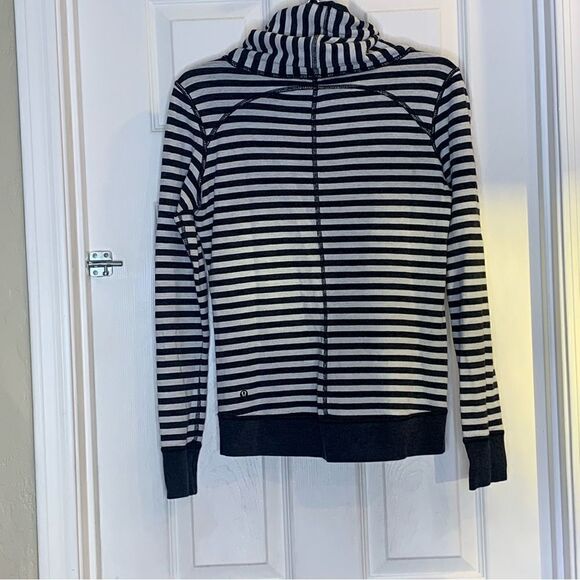 Lululemon In A Cinch Reversible Cowl Neck Drawstring Pullover Size 6 - Picture 2 of 11